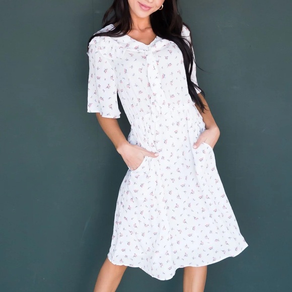 Beautiful dress like new - Picture 1 of 6